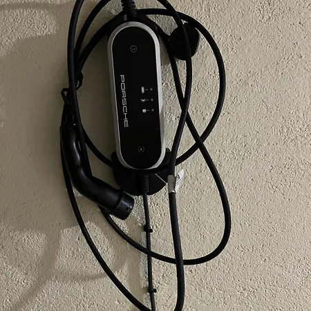 Vallespin 43 Parking, Wifi