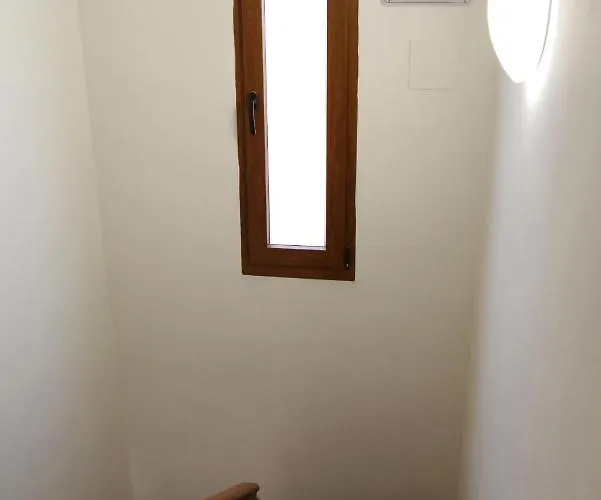 Vallespin 43 Parking, Wifi