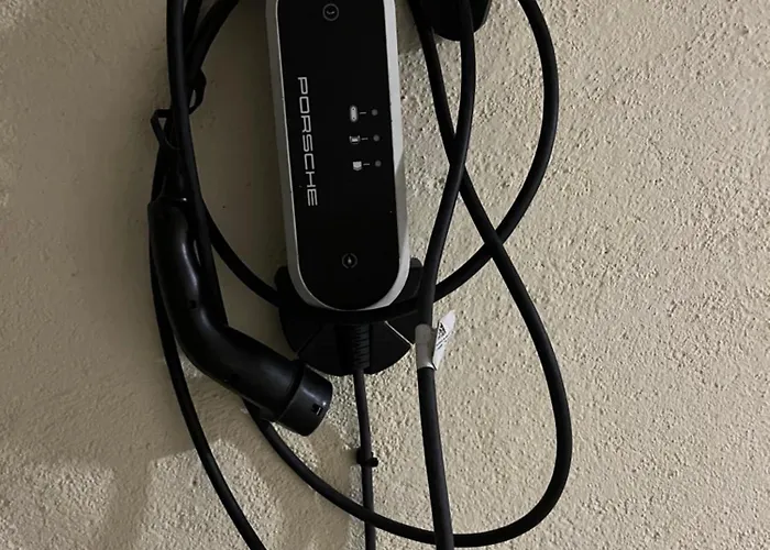 Vallespin 43 Parking, Wifi